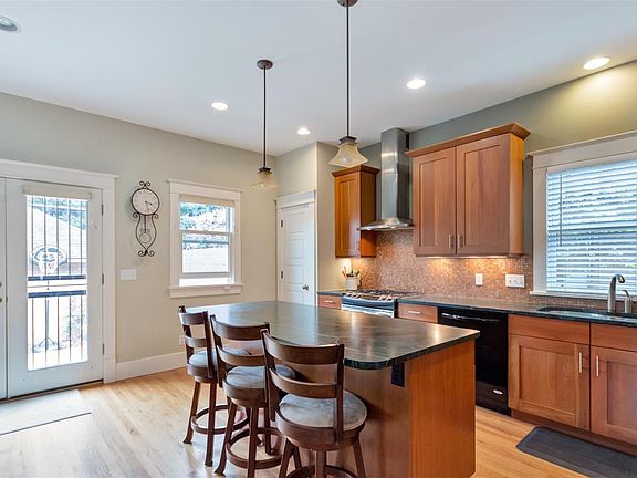 4th image of 2074 Hudson St