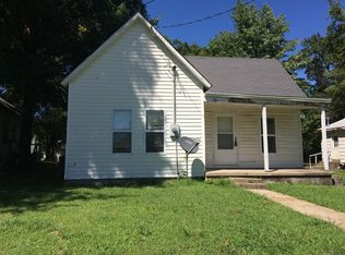 527 E Locust St, Nevada, MO 64772