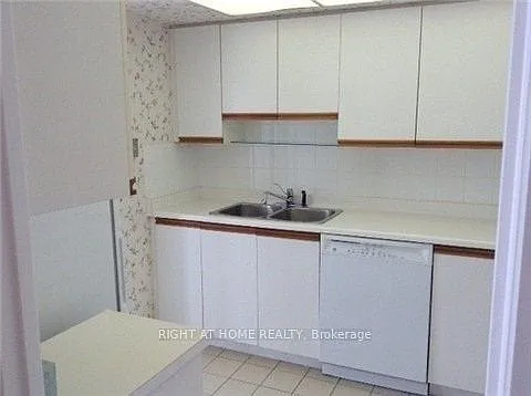 5460 Yonge St #404 — Photo 7