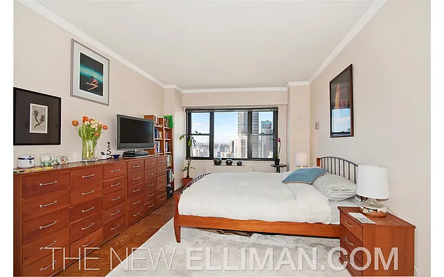 Rented by Douglas Elliman | media 21
