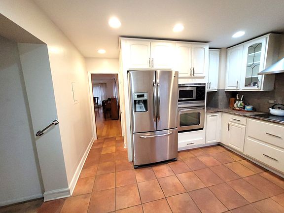 4th image of 7800 S Luella Ave Floor 1