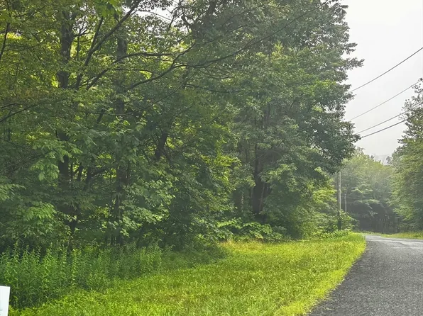 3 Lafayette Dr, Hinsdale, MA 01235