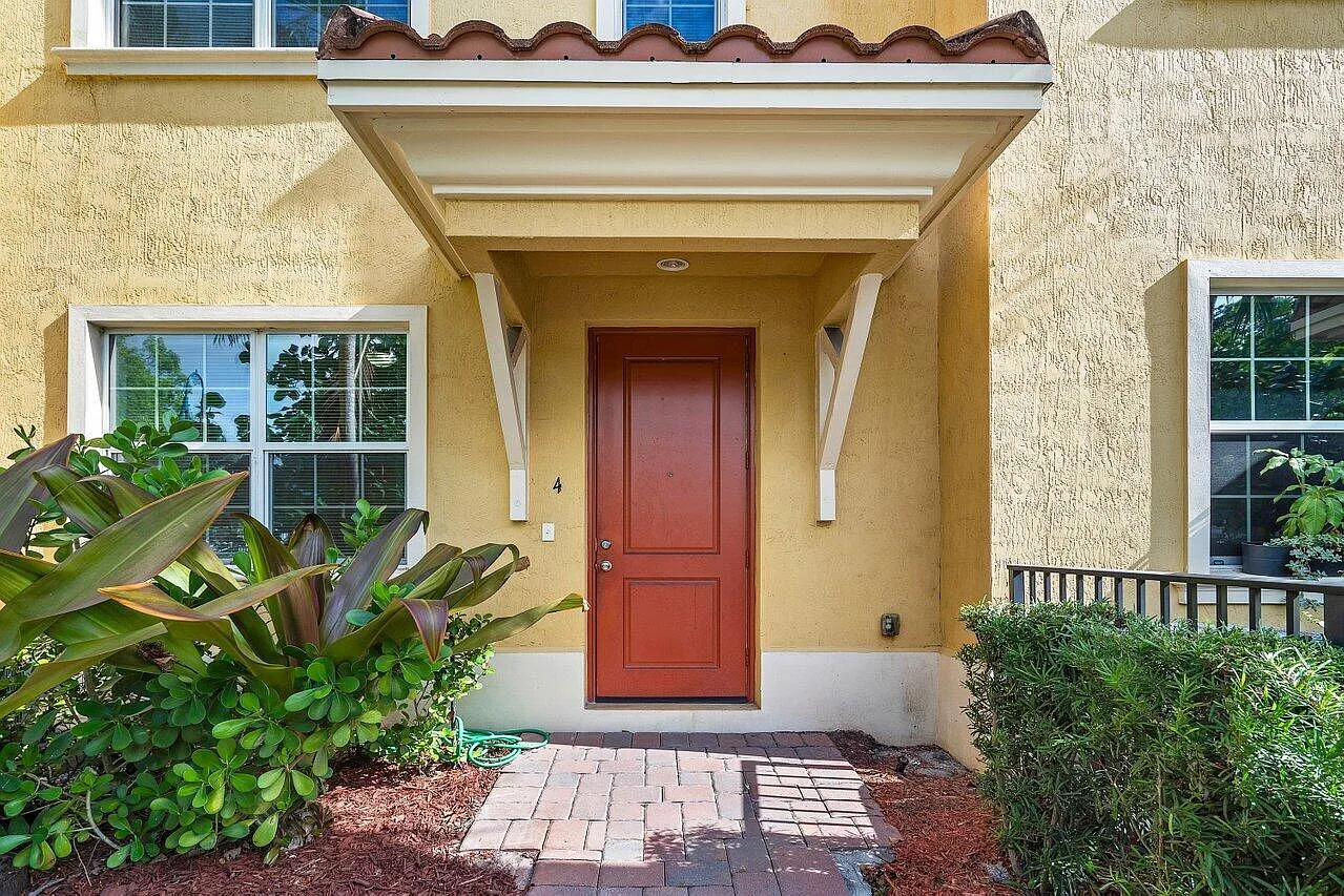 3 bed, 2.5 bath, 1640 sqft, $3,100 — Photo 4