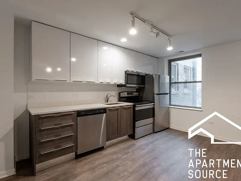 938 W Winona St #9 — Photo 2