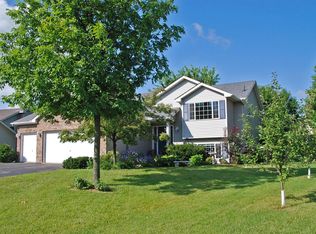 1812 Quail Dr, Shakopee, MN 55379