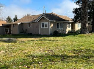 2738 Redwood Ave, Grants Pass, OR 97527