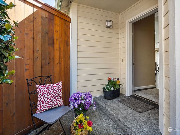 2nd image of 4510 Seville Drive SE