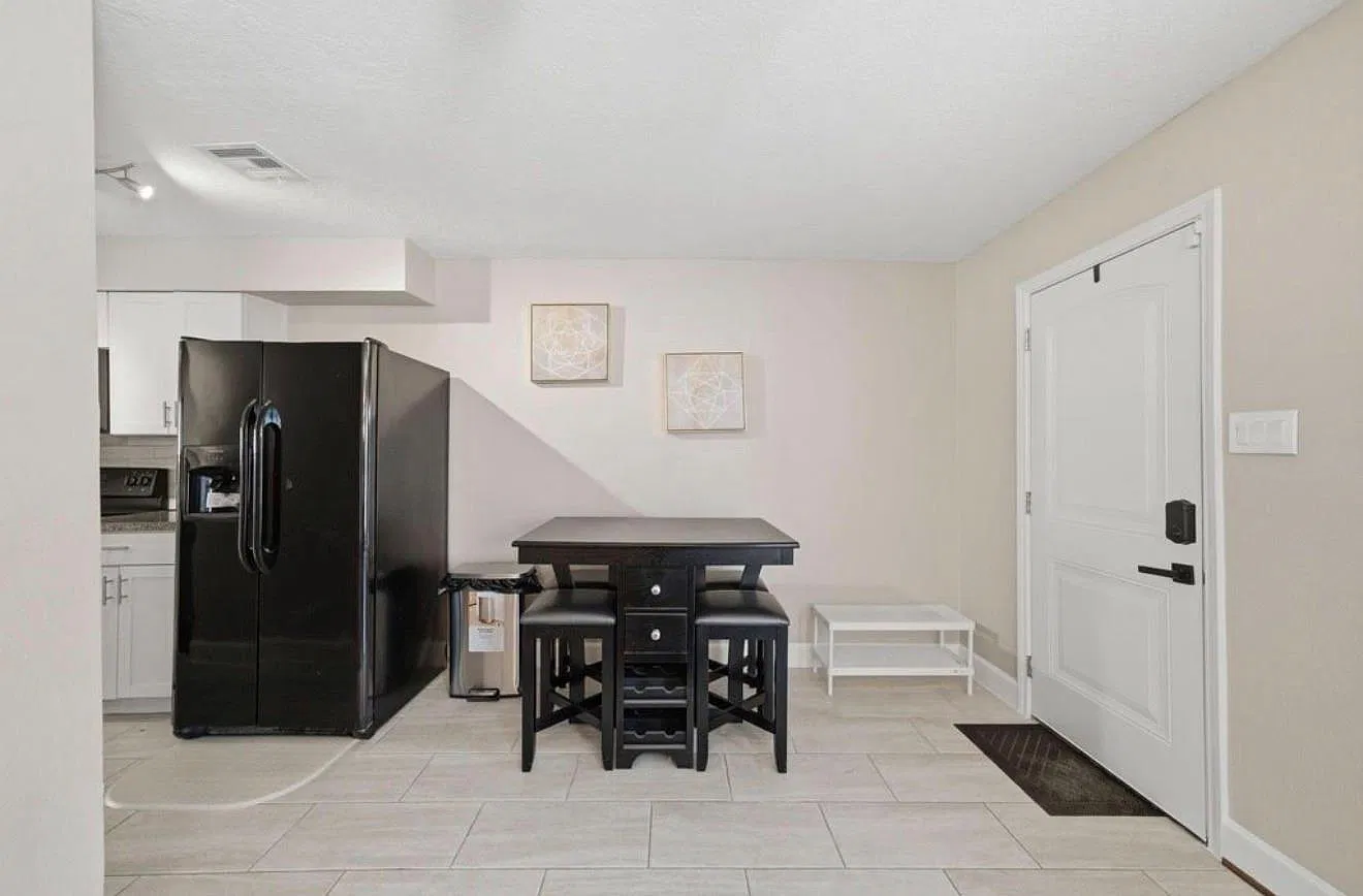 3 bed, 2.5 bath, 1664 sqft, $1,700 — Photo 3