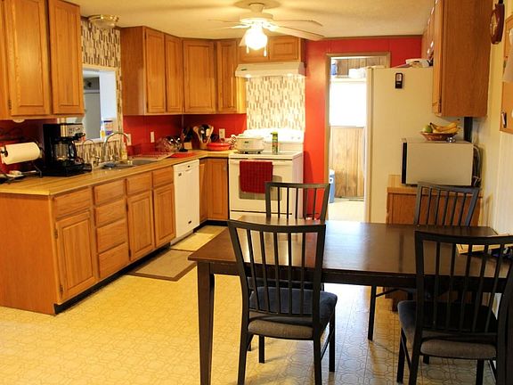 5th image of 18 Lake Park Dr