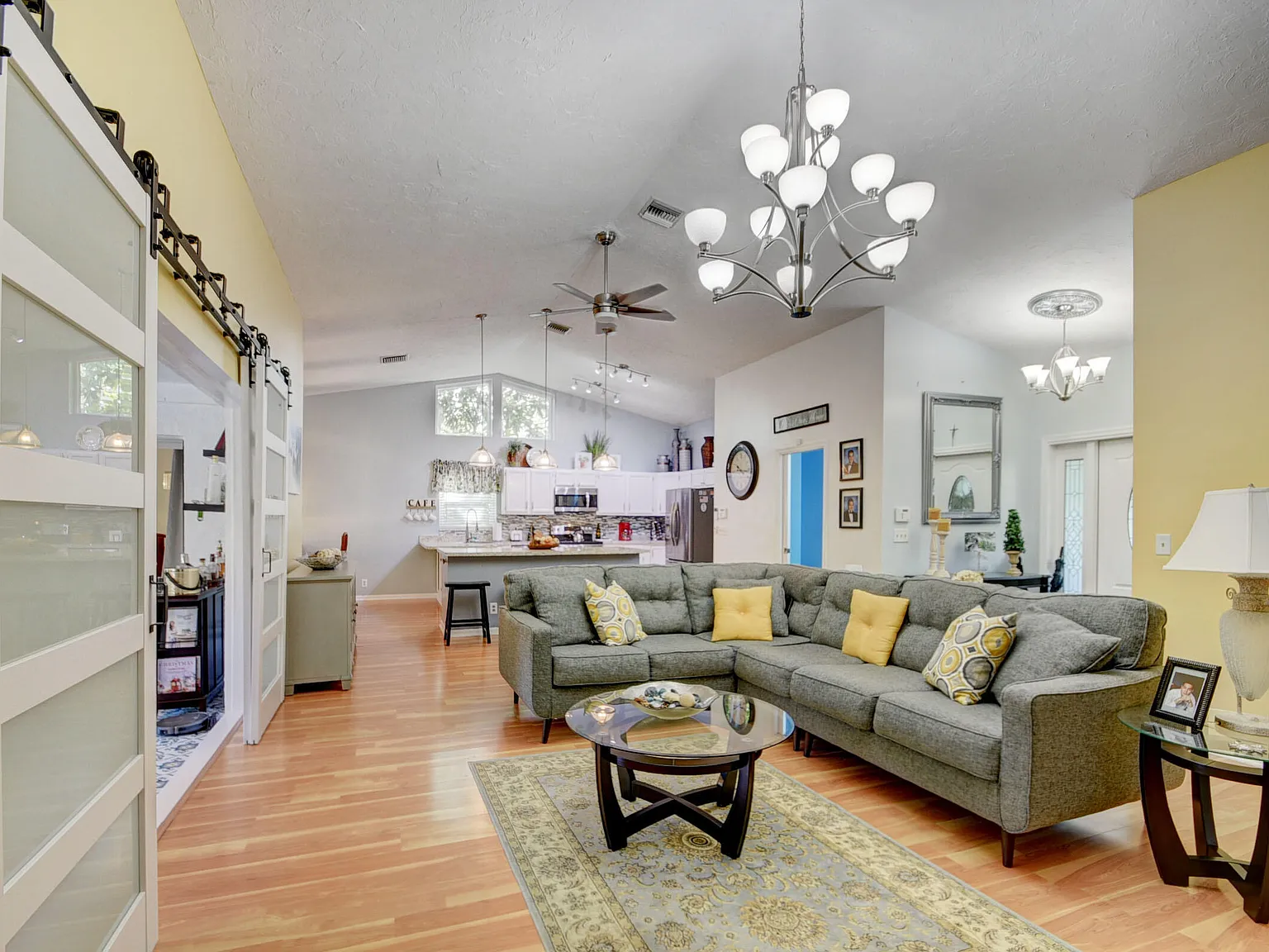 3 bed, 2.5 bath, 1969 sqft, $5,000 — Photo 4