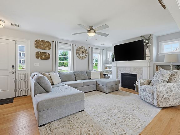 4th image of 21 Windward Way