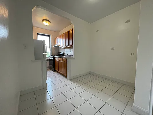 Rented by Hillel Realty Group | media 16