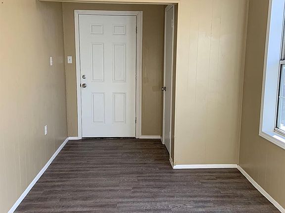 3rd image of 109 Poplar St