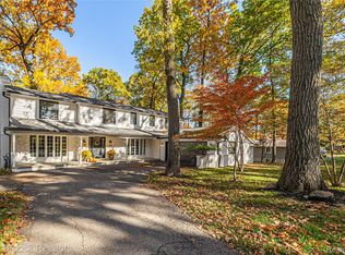 433 Whippers In Ct, Bloomfield Hills, MI 48304