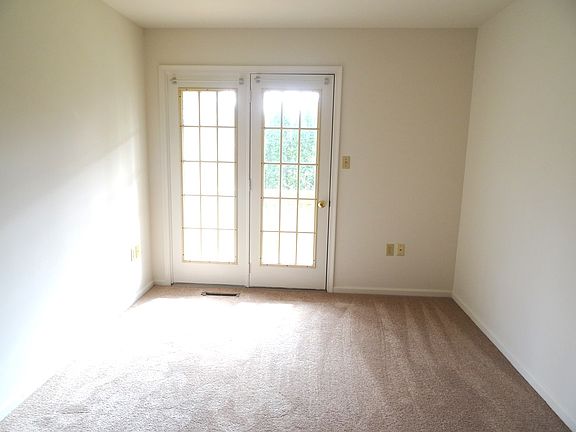 5th image of 400-D W Cherry Dr