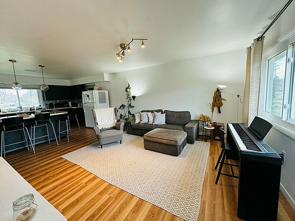 3rd image of 315 Pam Dr