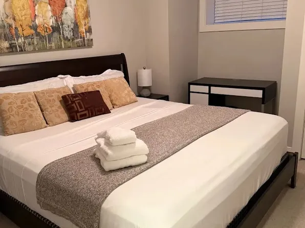610 E 6th St, North Vancouver, BC V7L 1R3