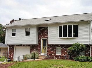 15 Ambrose St, Cranston, RI 02920