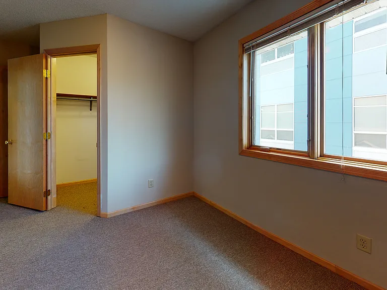 412 4th St SE #101 — Photo 7