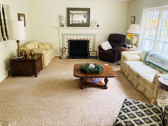 5th image of 3079 Crestwood Ct