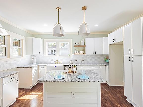 4th image of 929 S Hawthorne Rd