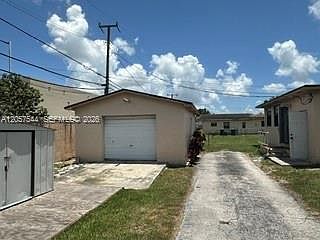 3rd image of 1635 NW 1st Ave
