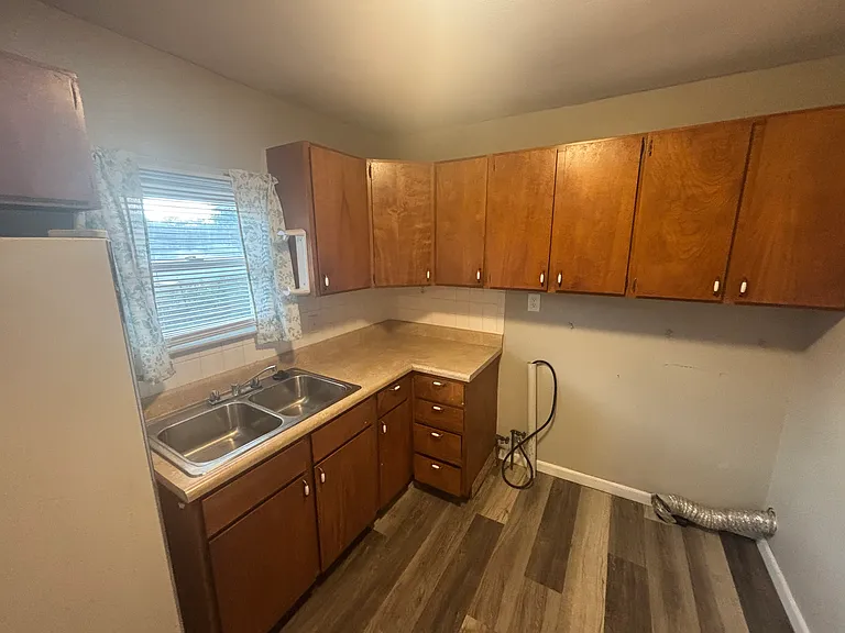 701 N Doris St — Photo 12