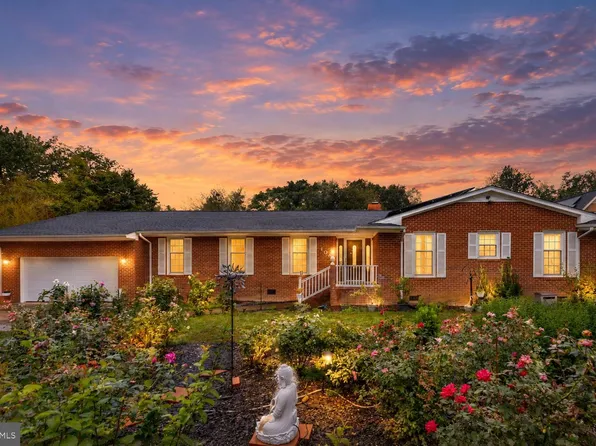 104 Hardwood Ln, Fredericksburg, VA 22408