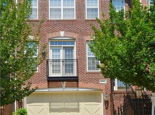13042 Greg Roy Ln, Herndon, VA 20171
