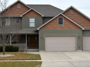 1430 Pembrook Ln, Ottawa, IL 61350