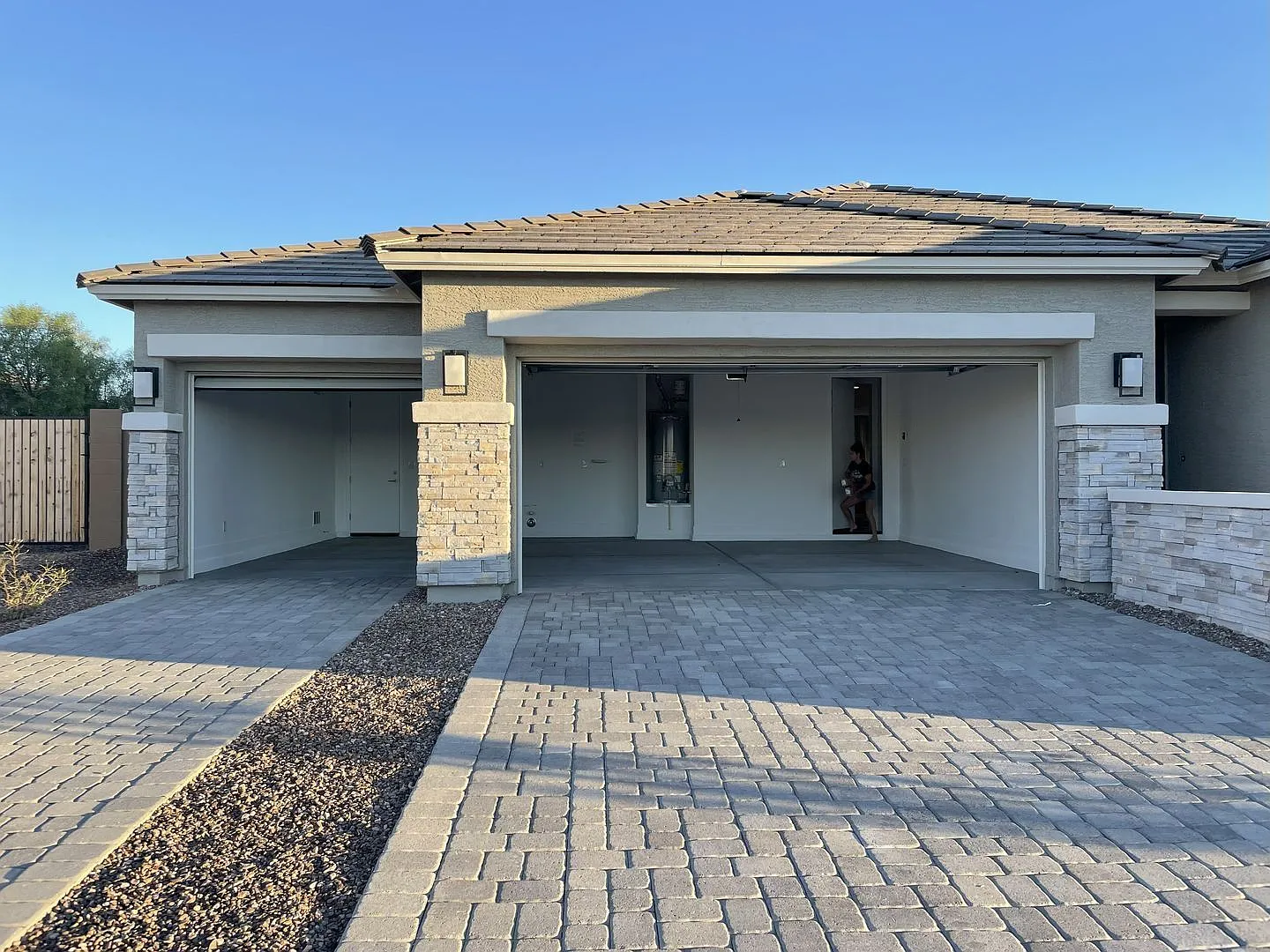 3 bed, 3.0 bath, 2090 sqft, $2,500 — Photo 3