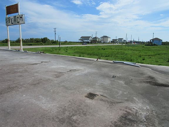 3rd image of 1727 Highway 87