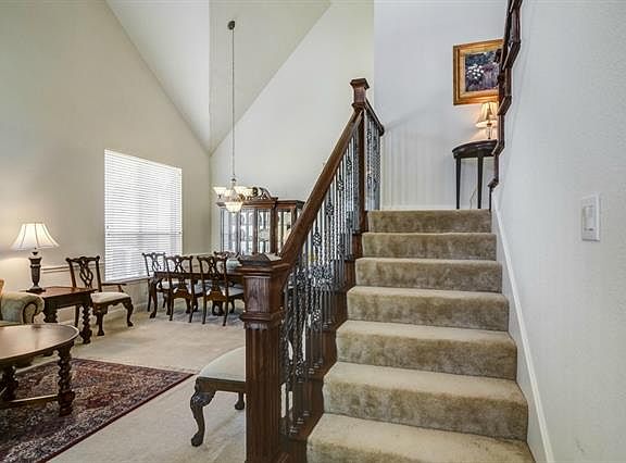 2nd image of 3653 Chesapeake Dr