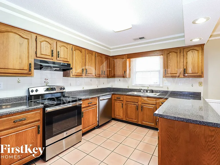 1330 Fox Trace Dr — Photo 7