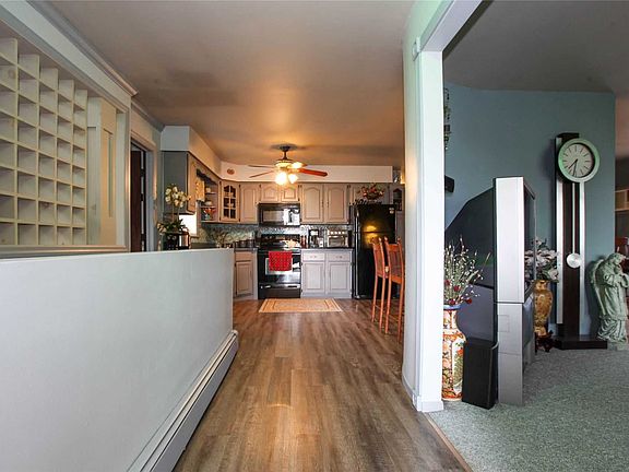 3rd image of 49 Imperial Dr