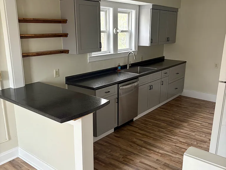 Kitchen w/dishwasher
