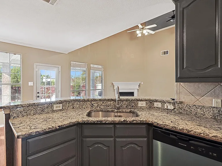 8837 Sunset Trace Dr — Photo 10