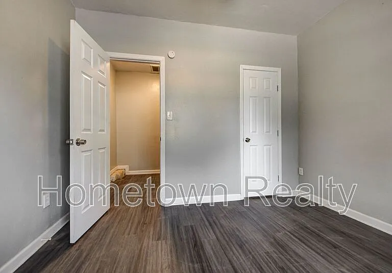 1801 E Madison St — Photo 28