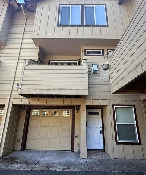 4 SW Boundary St #3 — Photo 1