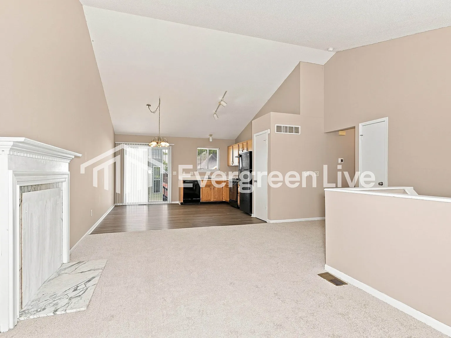 3 bed, 2.0 bath, 1164 sqft, $1,945 — Photo 3