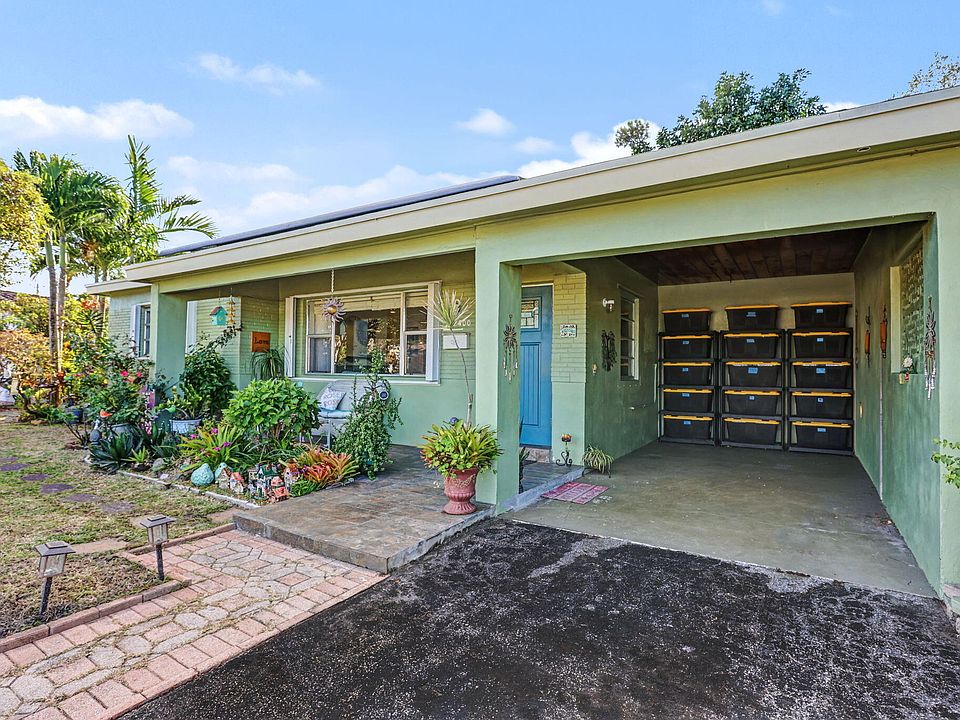 1st image of 2400 Desoto Drive