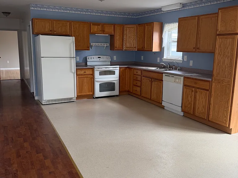 1215 Turner St — Photo 2