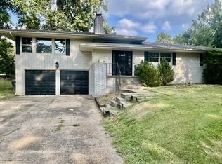 2032 Lakeshore Dr, Madisonville, KY 42431
