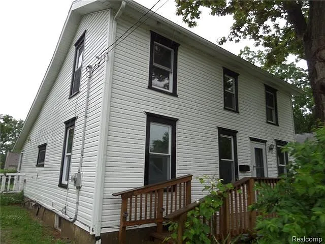 306 W Oliver St photo 1