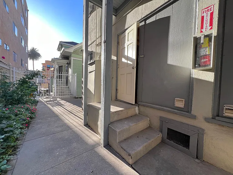 308 W 4th St — Photo 14