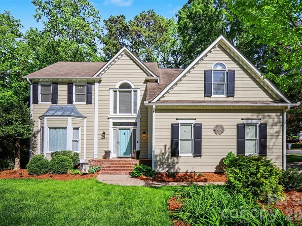 9200 Brightleaf Pl, Charlotte, NC 28269