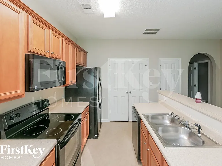 562 Maggie Ln — Photo 6