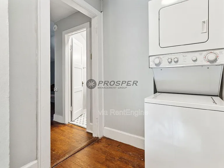 72 1/2 King St — Photo 32