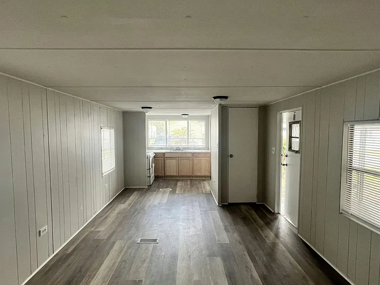 133 Lakeside Garden Cir #133 — Photo 7