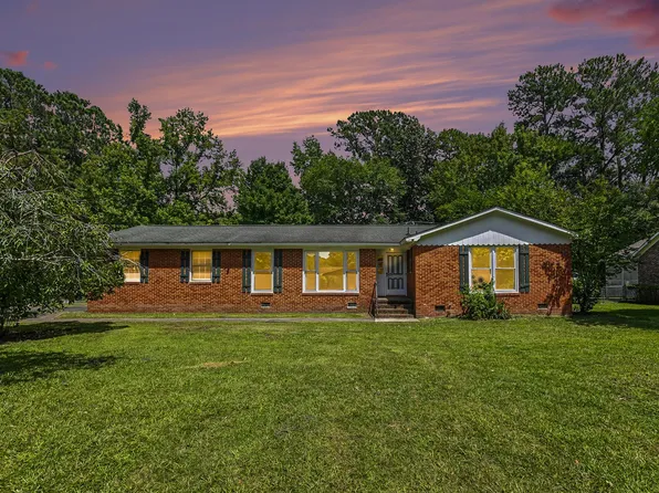 130 Sandtrap Rd, Summerville, SC 29483